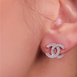 Absolutely stunning rose gold plated sparkly crystals CC trendy studs earrings.